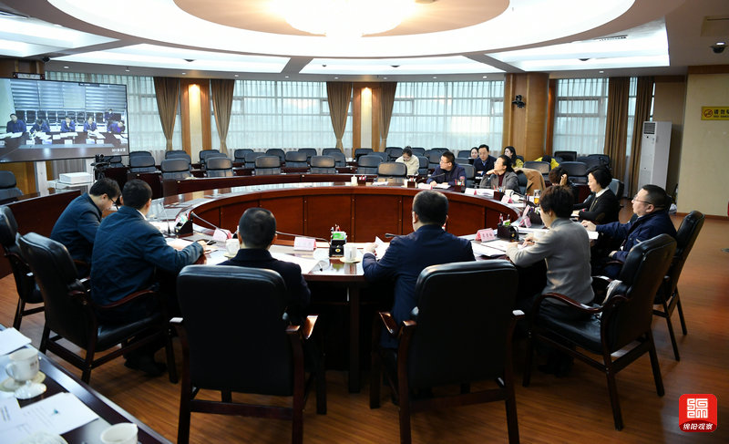2021年1月6日，元方主持召開中國重汽綿陽生產(chǎn)基地擴能上量第三次聯(lián)席會議  張莉 攝.jpg