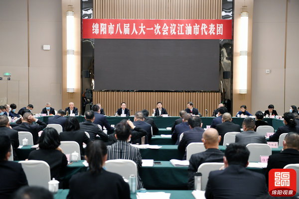 2021年10月27日，羅增斌參加江油代表團(tuán)分團(tuán)討論  張莉 攝.jpg
