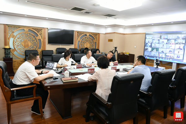 2021年8月26日，元方主持召開全市疫苗接種工作會議  張莉 攝.jpg
