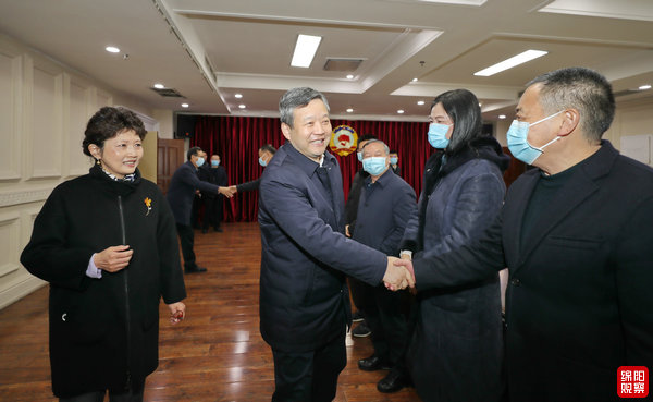 2022年2月7日 曹立軍在政協(xié)機(jī)關(guān)看望干部職工（記者 賴(lài)杰 攝）.jpg