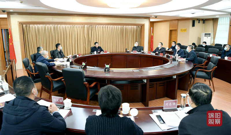2022年2月28日，李云主持召開市政府黨組會  張莉 攝.jpg