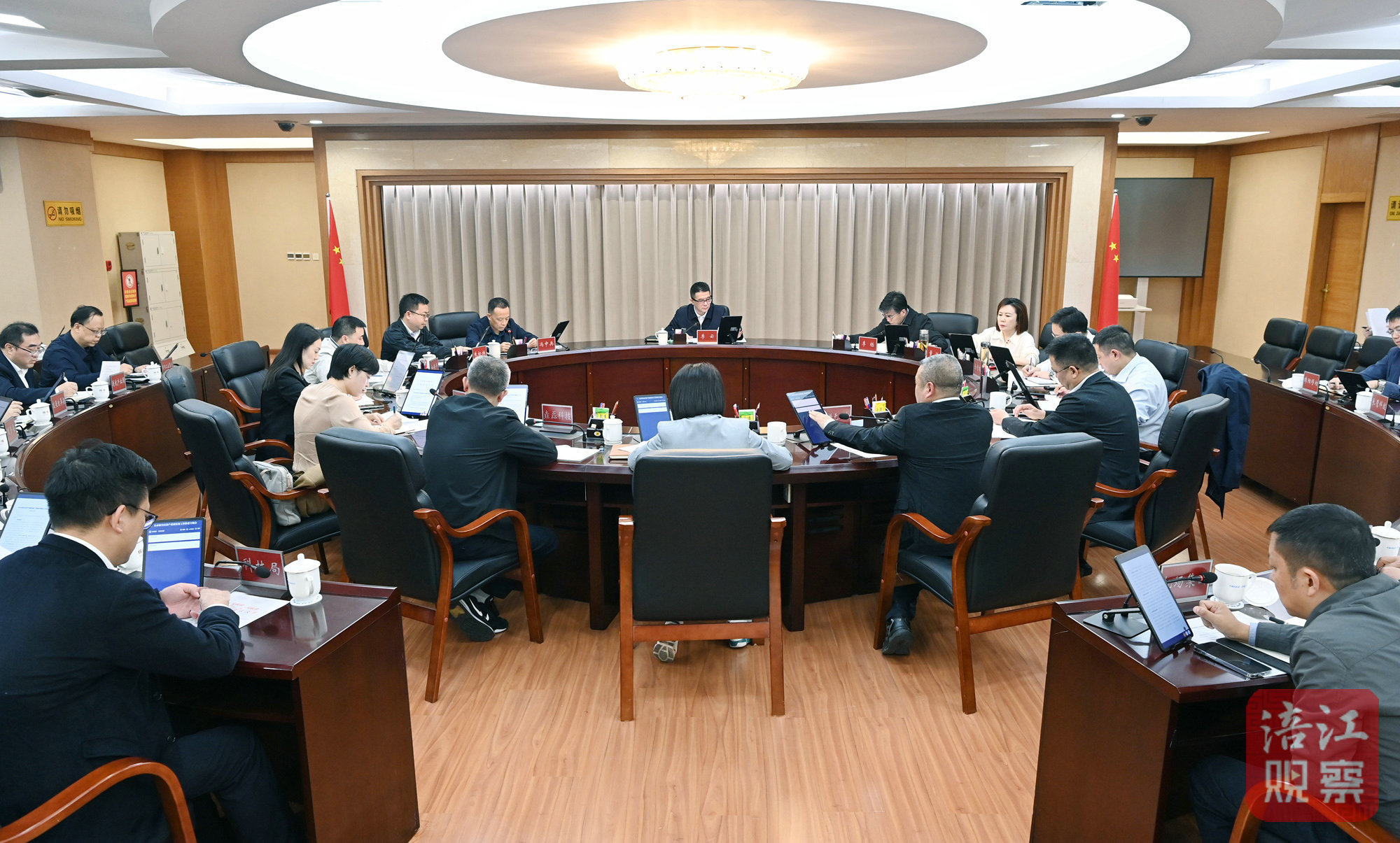 2024年10月14日，李云召開全市低空經(jīng)濟產(chǎn)業(yè)鏈發(fā)展工作推進會  張莉 攝.jpg