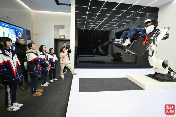 參觀科技智谷5G園、綿陽科技創(chuàng)新館、凱德非遺集市5.jpg