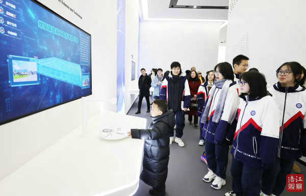 參觀科技智谷5G園、綿陽科技創(chuàng)新館、凱德非遺集市2.jpg