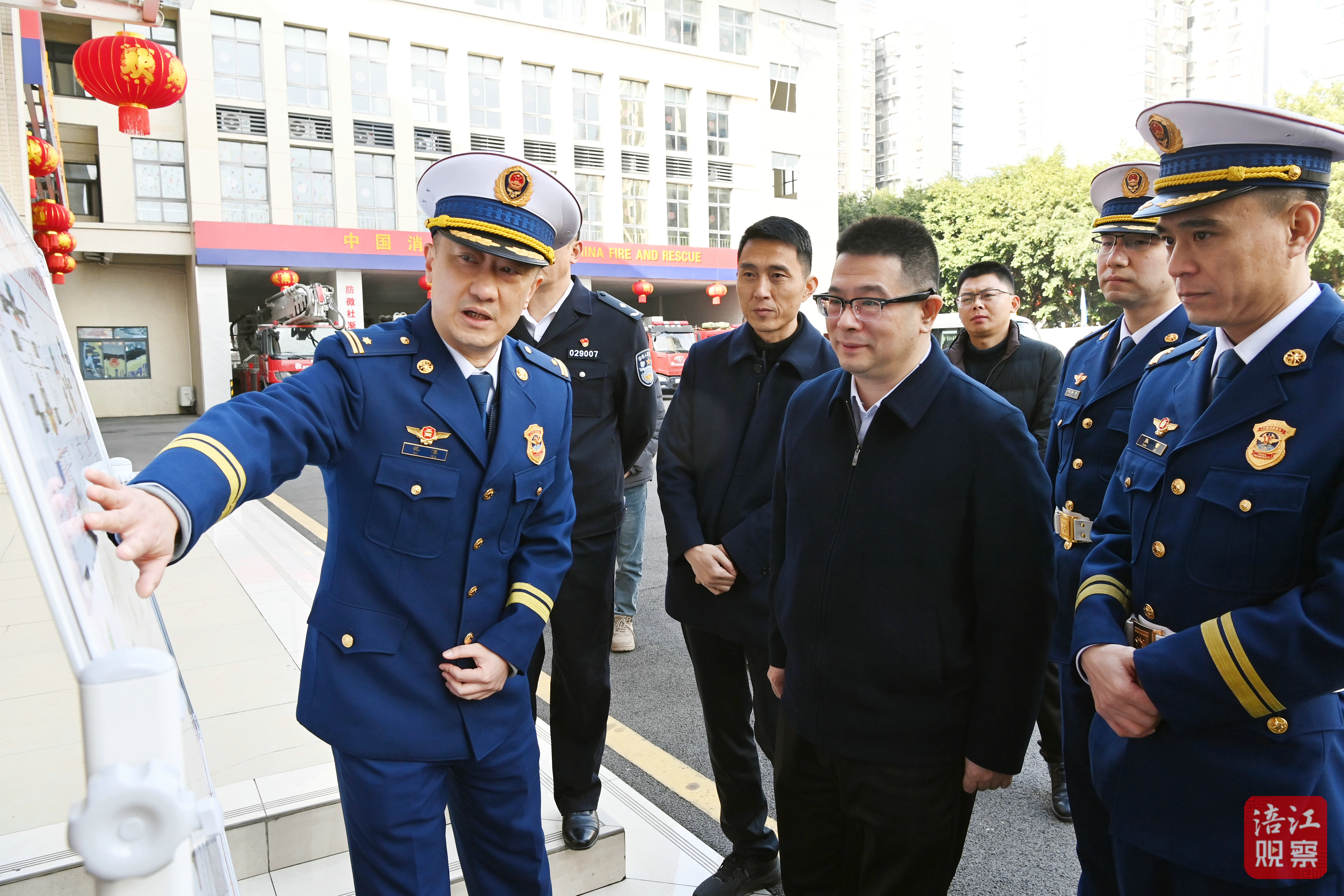 2025年1月27日，李云檢查節(jié)日供應(yīng)、安全穩(wěn)定工作‘，慰問(wèn)一線職工3  張莉 攝.jpg