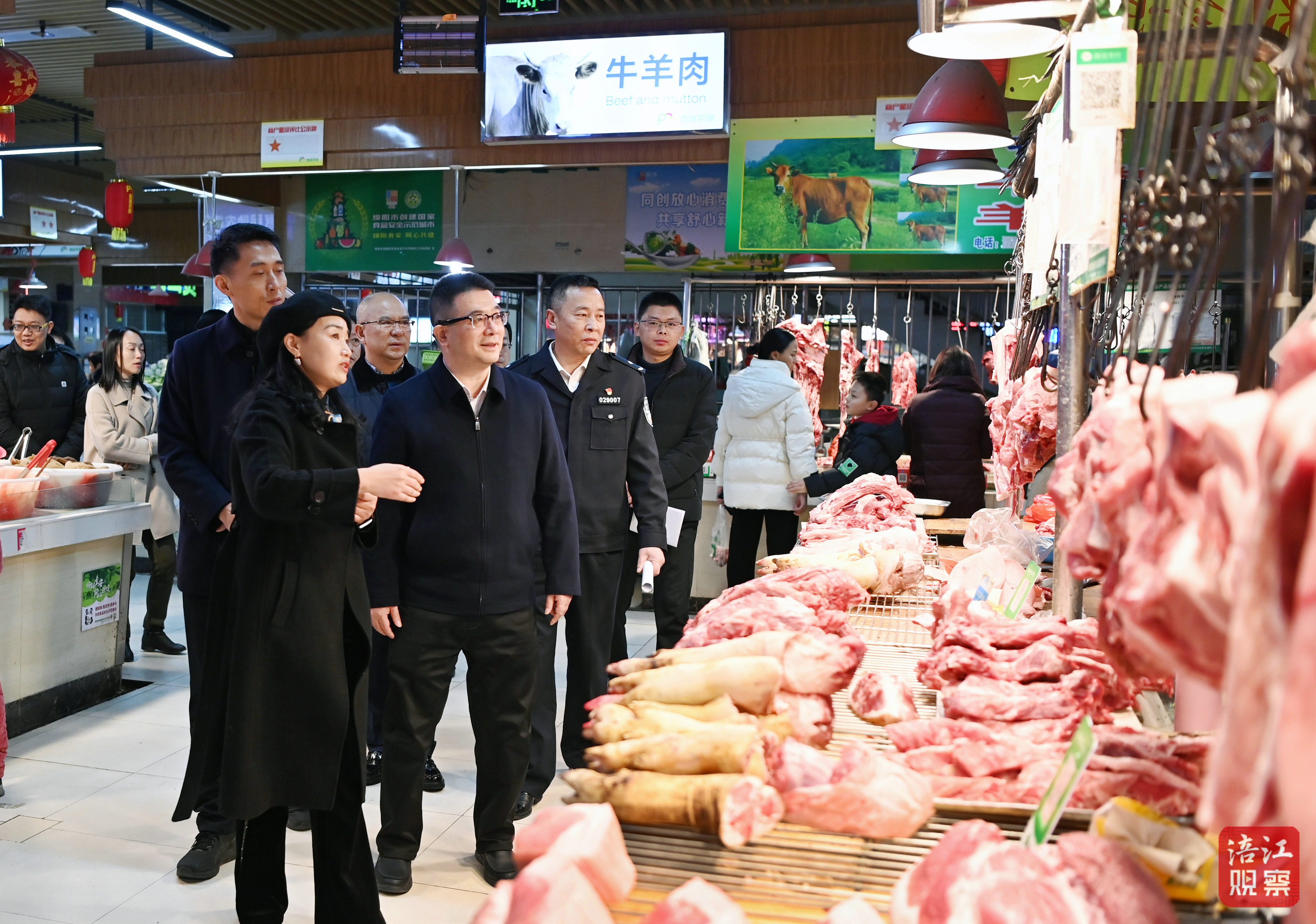 2025年1月27日，李云檢查節(jié)日供應(yīng)、安全穩(wěn)定工作‘，慰問(wèn)一線職工8  張莉 攝.jpg